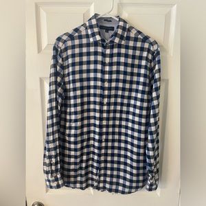 Tommy Hilfiger slim fit button down. Size 15 neck & 32-33.